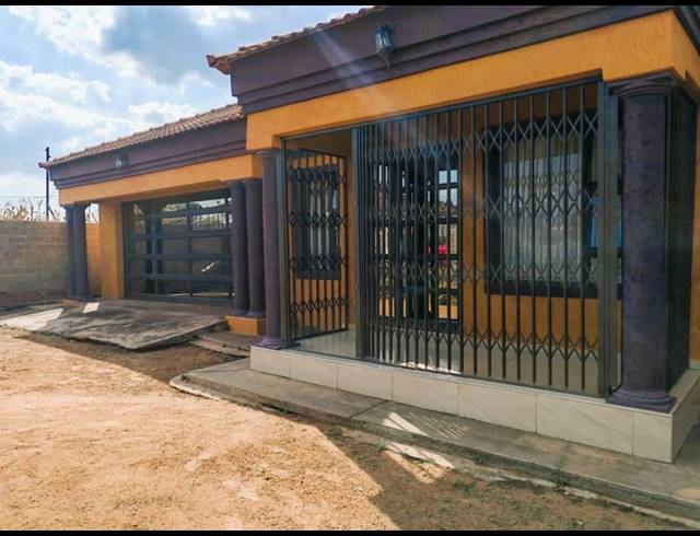 2 BEDROOM HOUSE FOR SALE IN MANKWENG